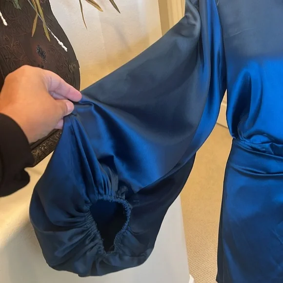 Petal & pup satin balloon sleeve faux wrap mini dress Sz 2 nwot - Picture 5 of 16